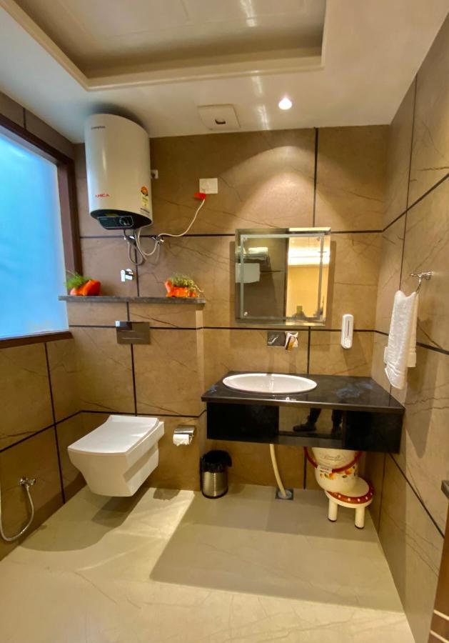 심라 The Westberry 50Mtrs Offroading And 50 Mtrs Nature Path B&B 외부 사진